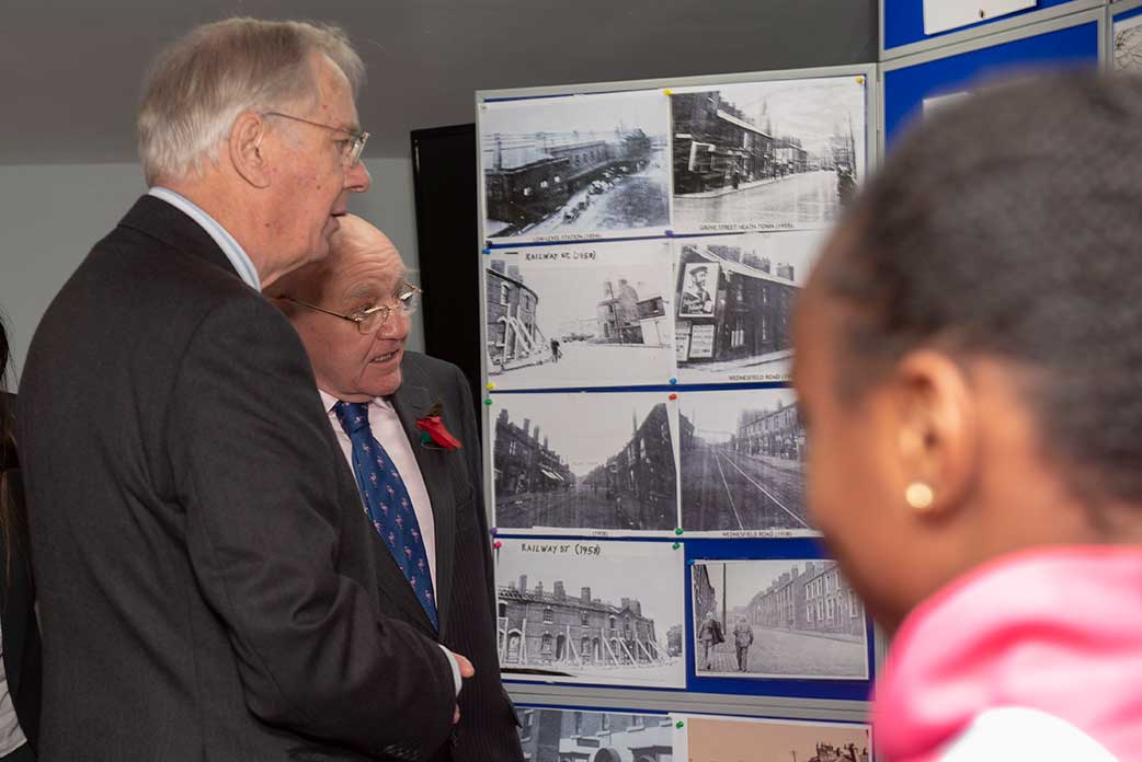 HRH The Duke of Gloucester talks to Vic Collin